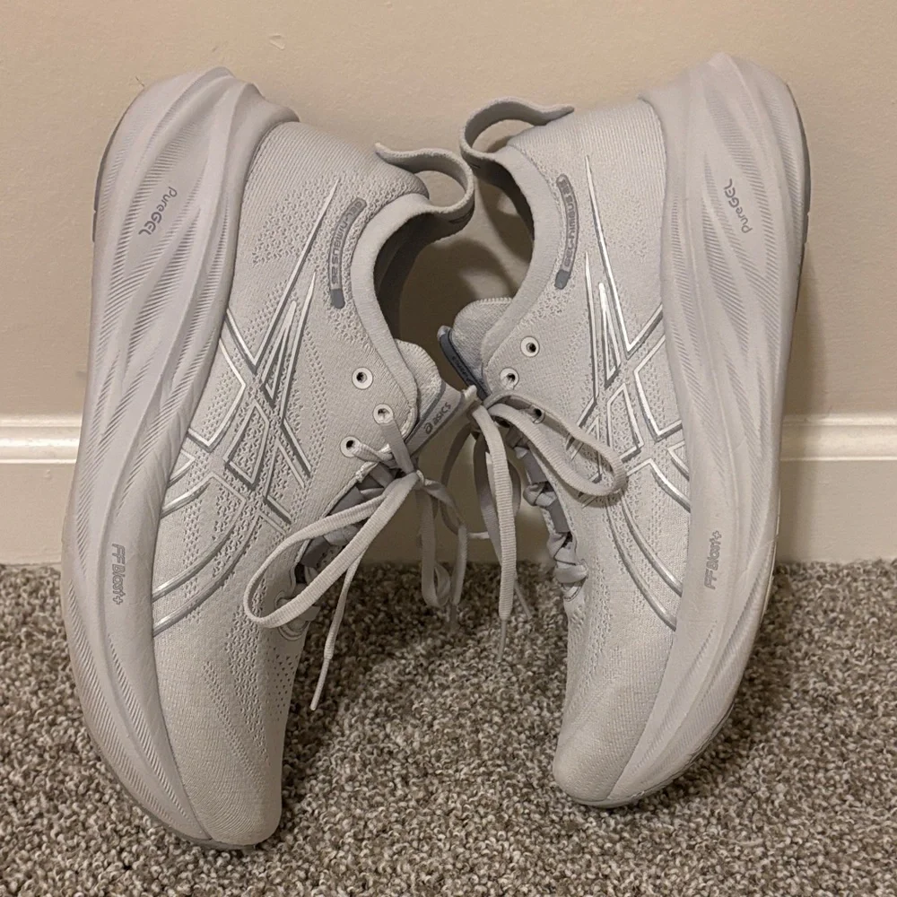 Asics Gel Nimbus 26 (women’s 9.5) 🤍🩶 - Picture 4 of 7